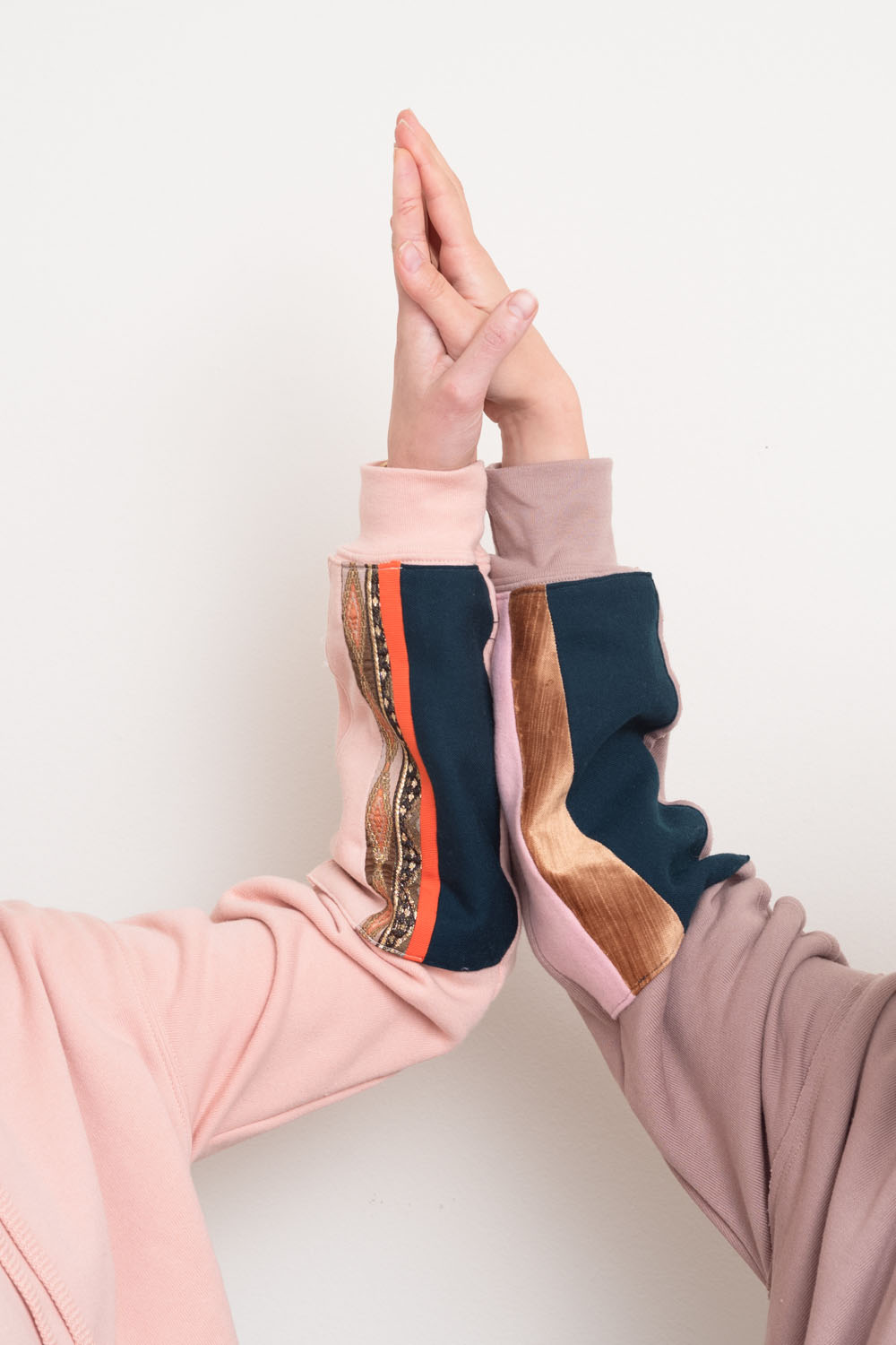 .Tingling happiness p.o.w.d.e.r raw edge hoodie