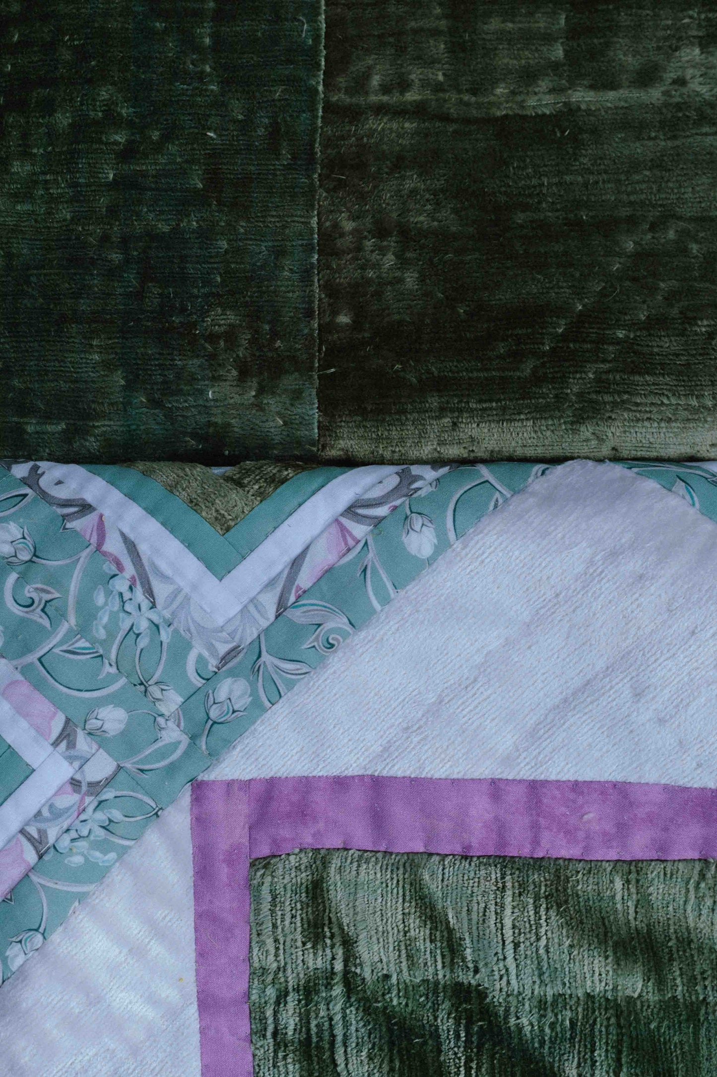 Körpe silk velvet futon